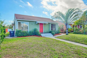 Sleeps 12 - House Guest Apt - Plenty of parking